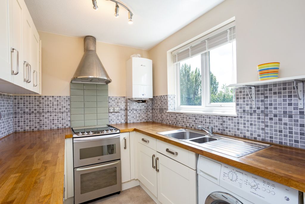 Property photo 3 of 7 35 Molesworth Road 2