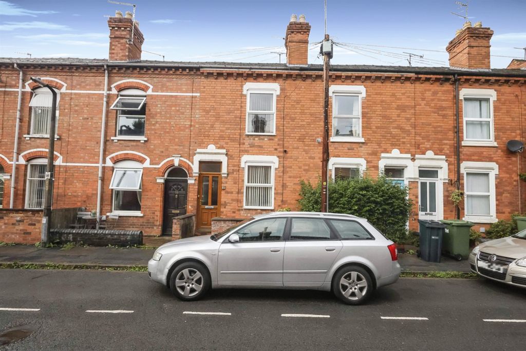 2 bed terraced house for sale Worcester