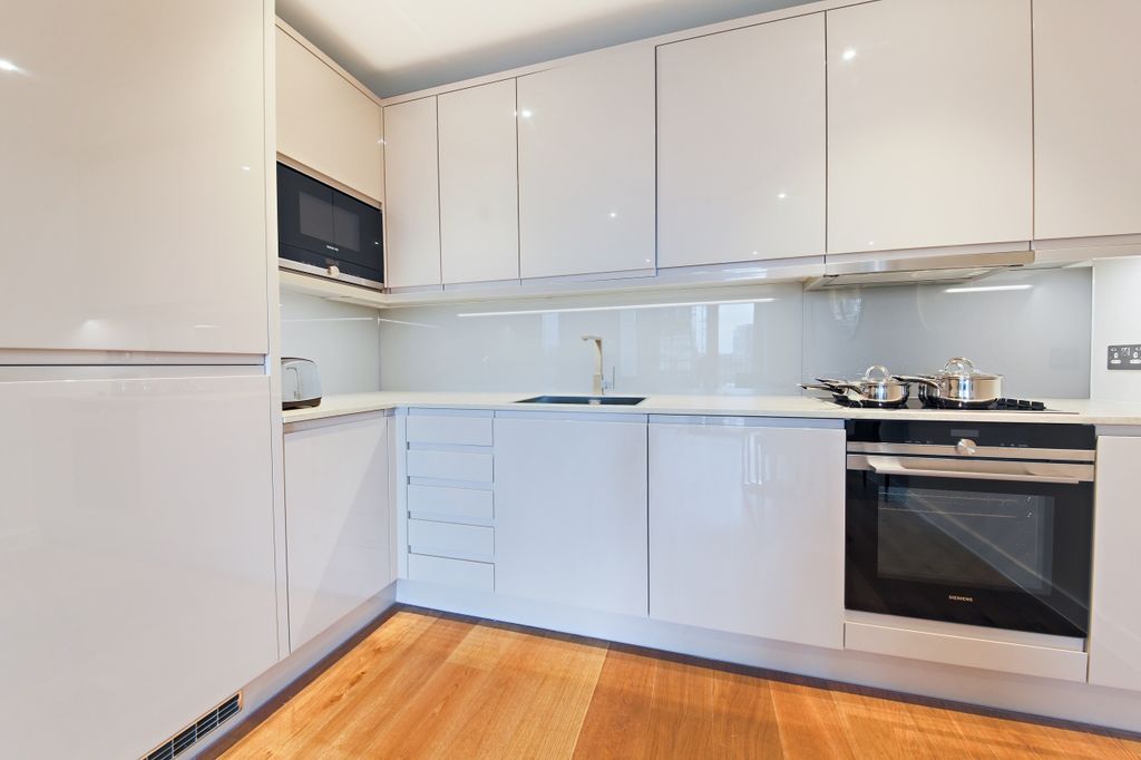 Property photo 3 of 8 Kitchen