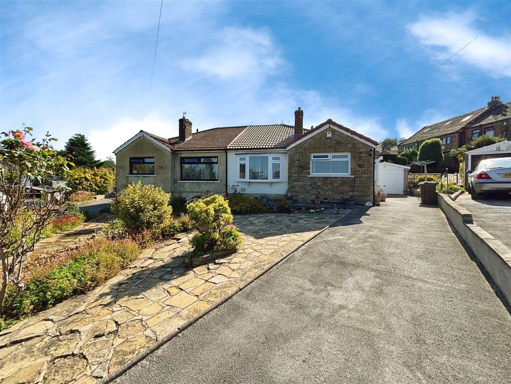Property photo 1 of 24 Front Garden &amp; Driveway