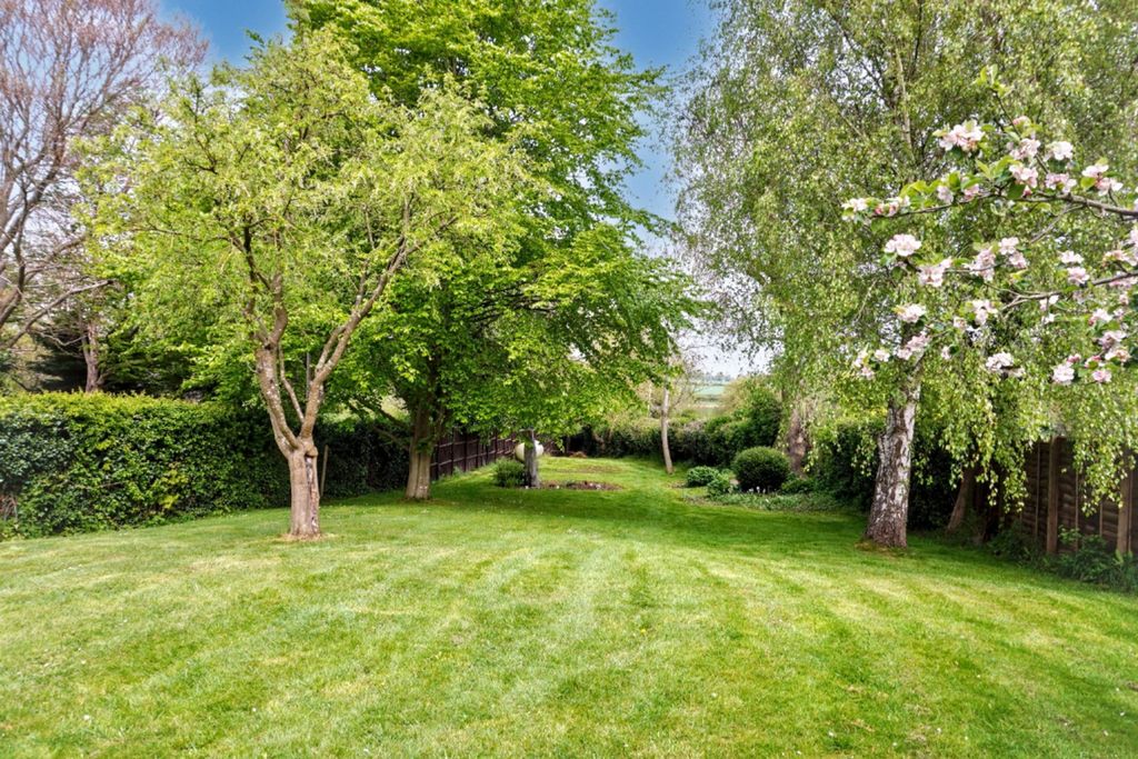 Property photo 3 of 27 Garden