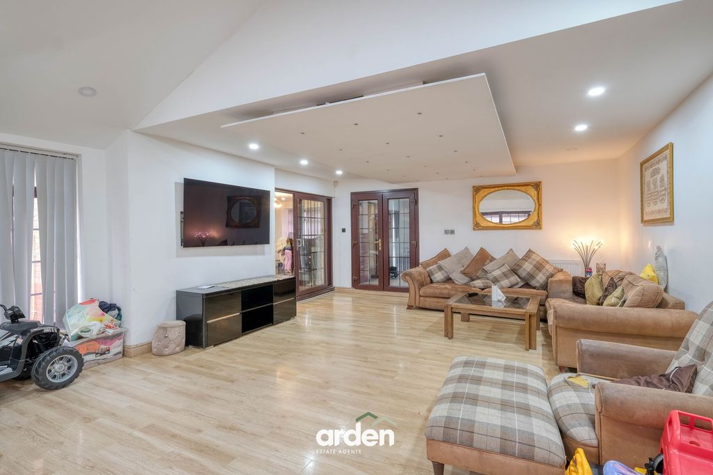 Property photo 2 of 11