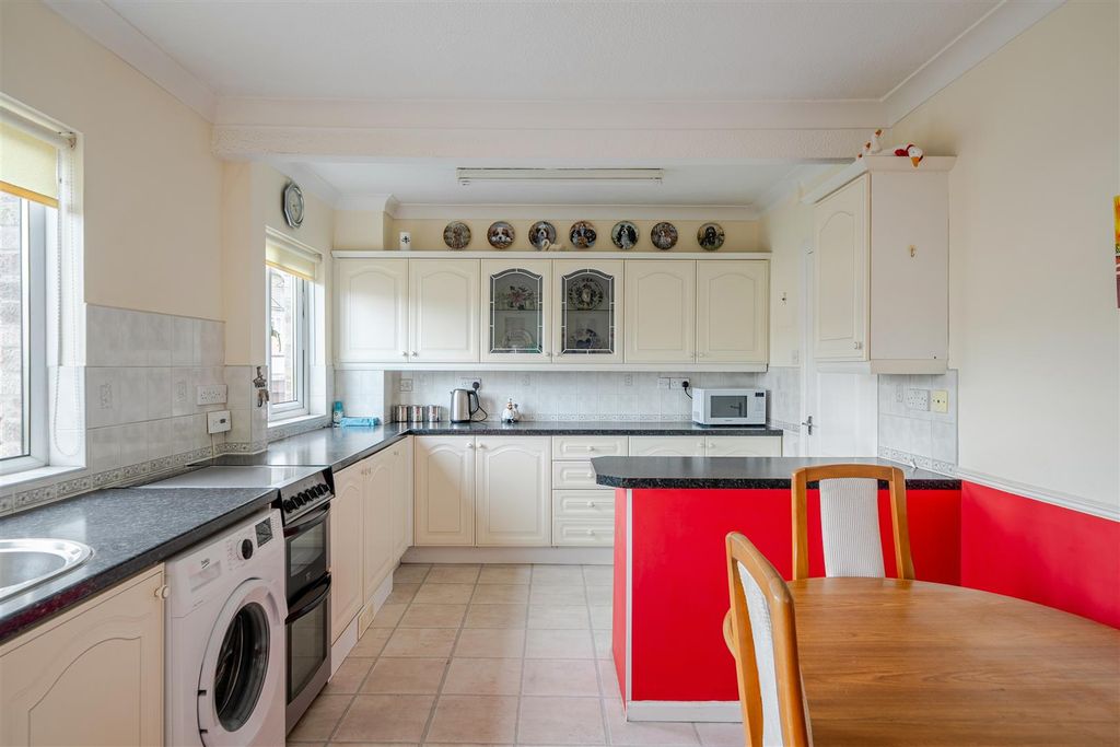 Property photo 2 of 18 Kitchen/Diner