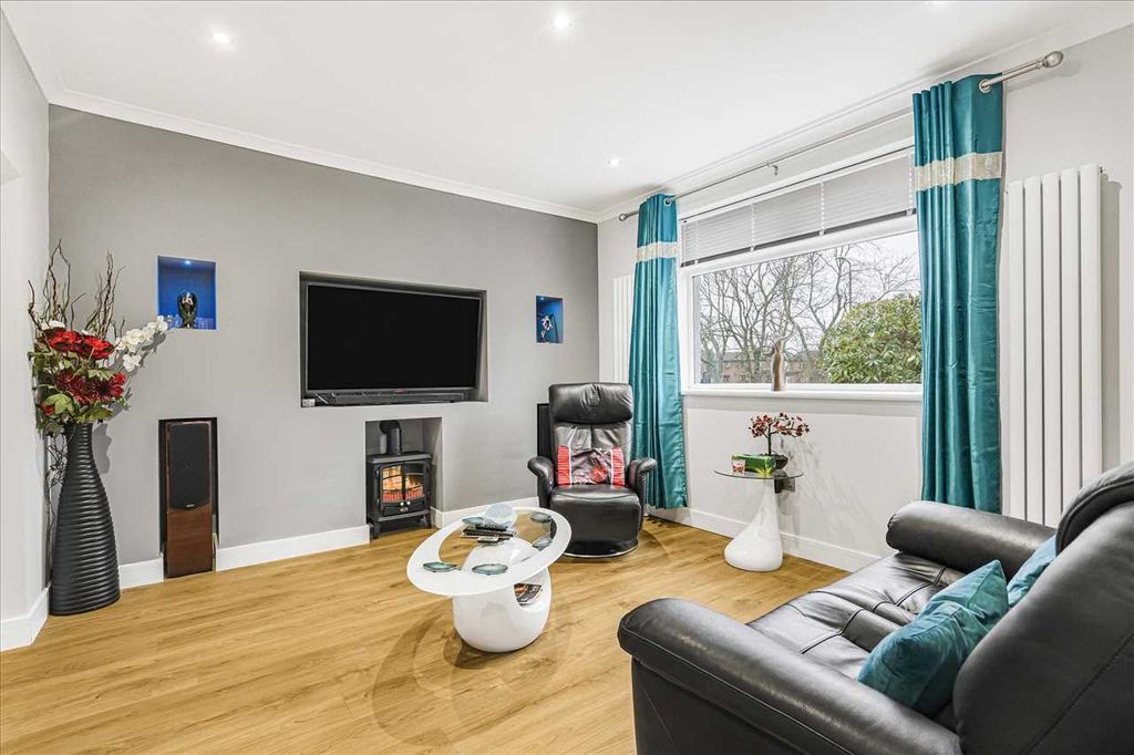 Property photo 2 of 33