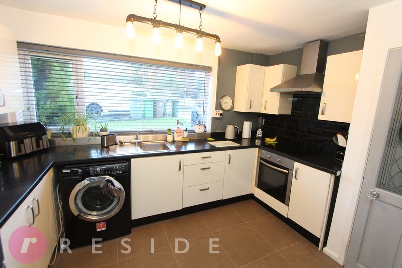 Property photo 3 of 19 Kitchen