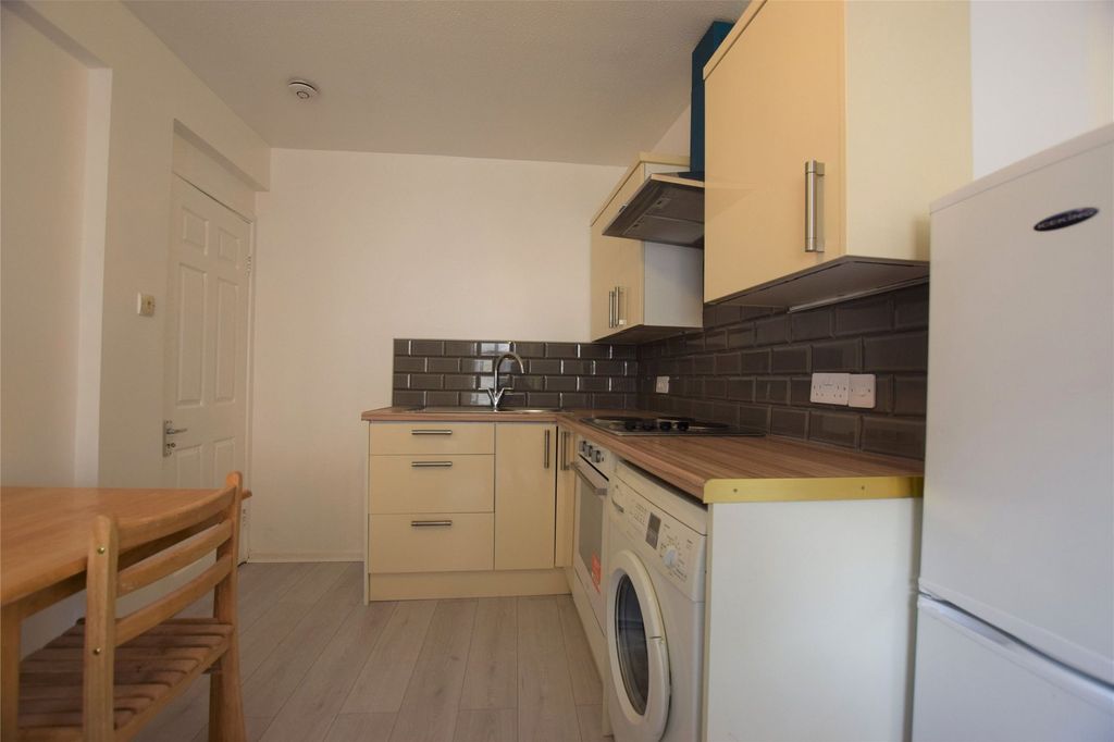 Property photo 2 of 6 Kitchen