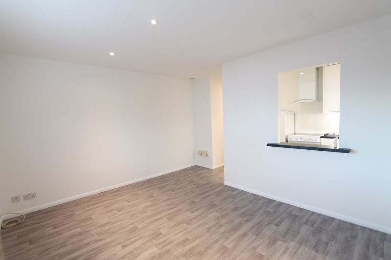 Property photo 2 of 6 Photo 4