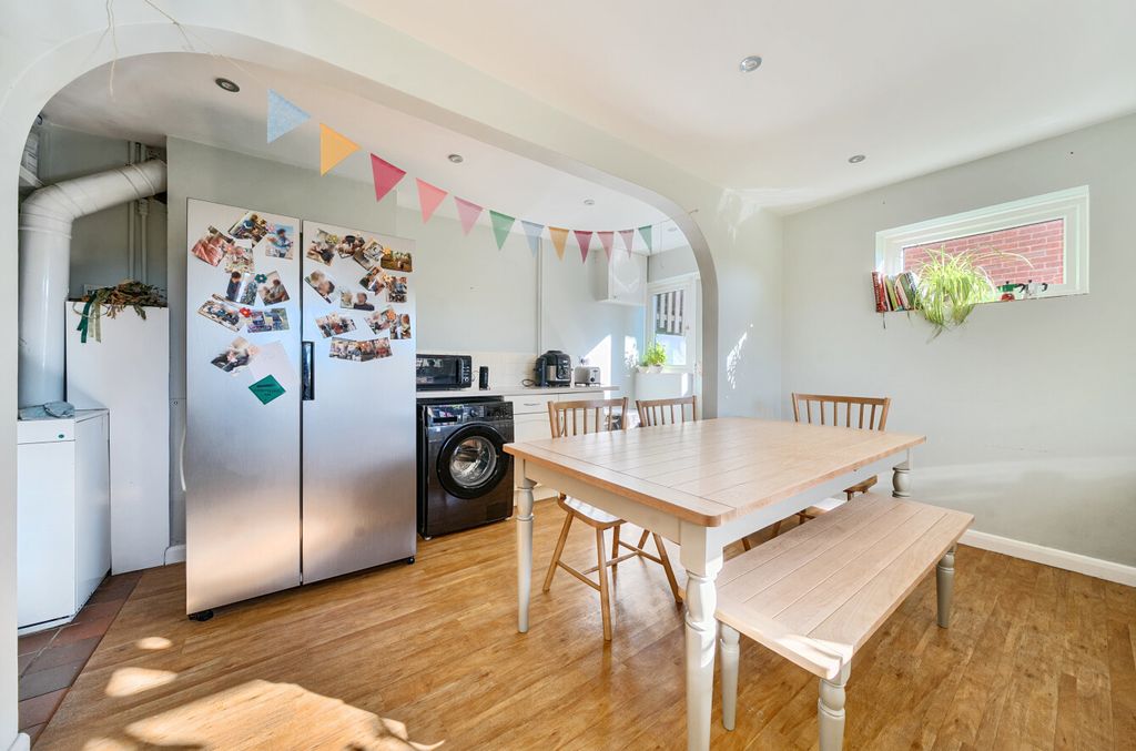 Property photo 3 of 18 1354283-10-68d262...