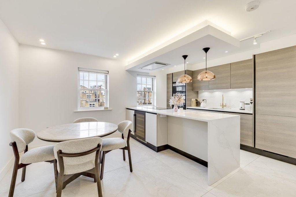 Property photo 2 of 11 Picture No. 16