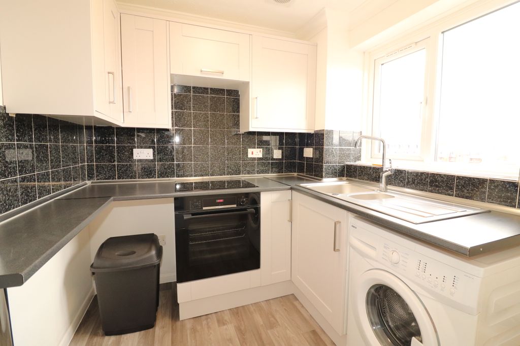 Property photo 2 of 6 Kitchen
