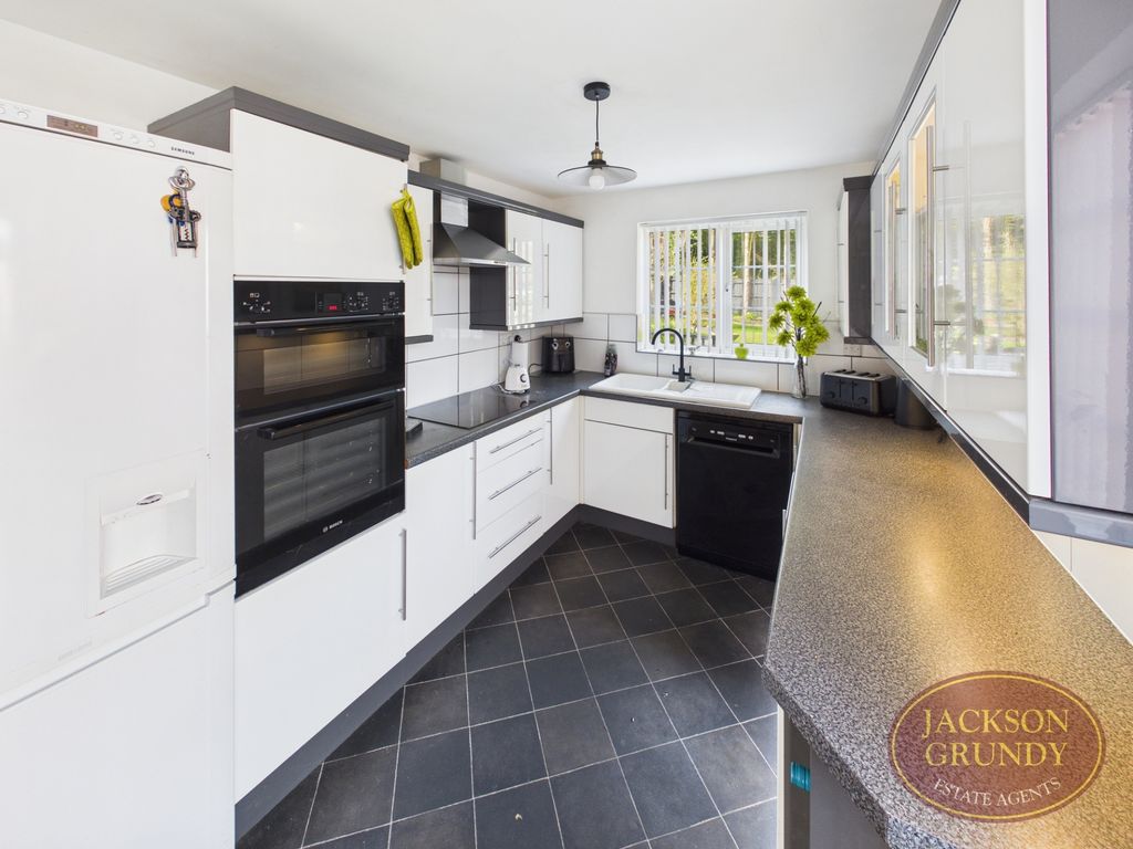 Property photo 2 of 26 Burton Close