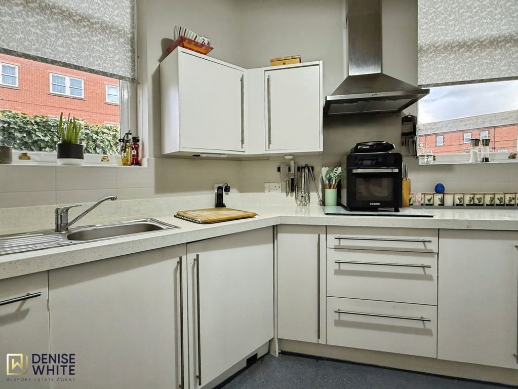 Property photo 3 of 27 Kitchen