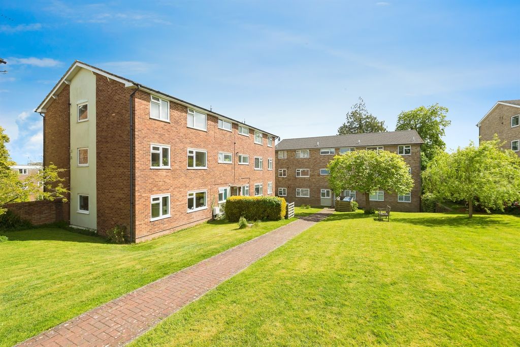 Property photo 1 of 17