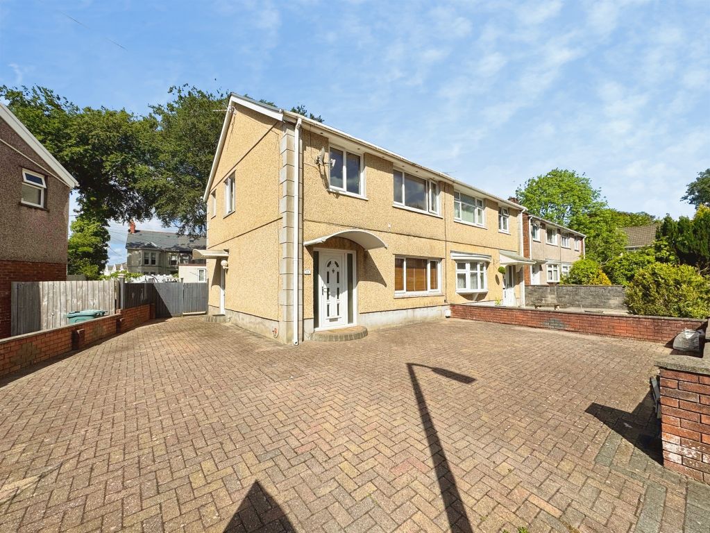 Property photo 2 of 18