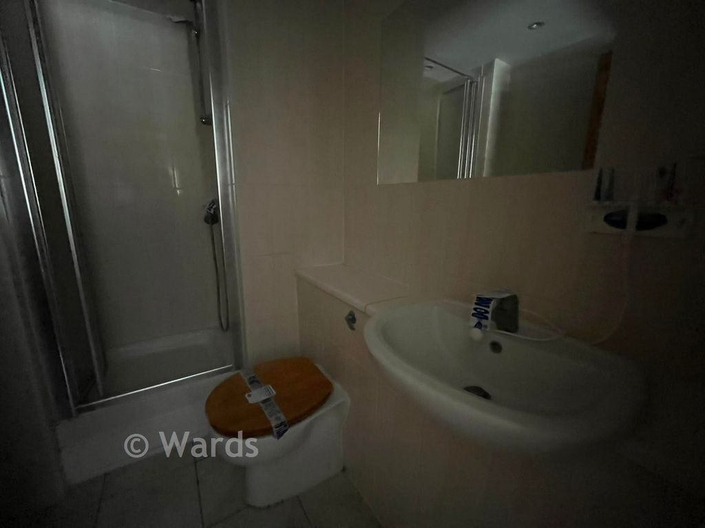 Property photo 3 of 7 Bathroom