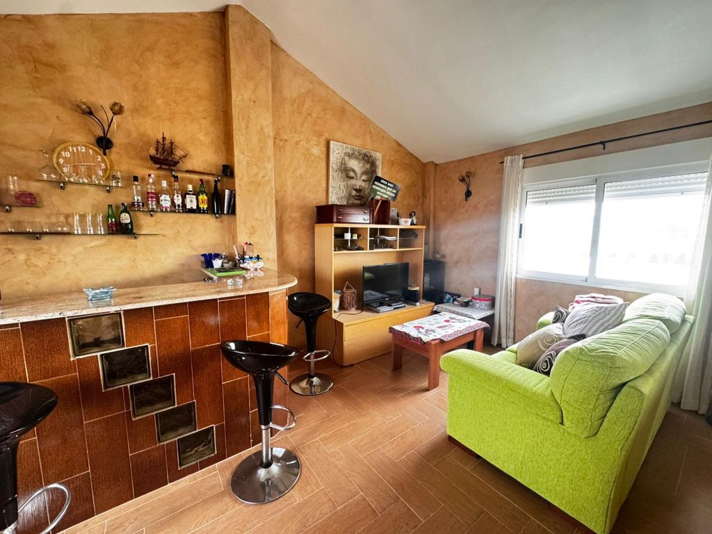 Property photo 2 of 32