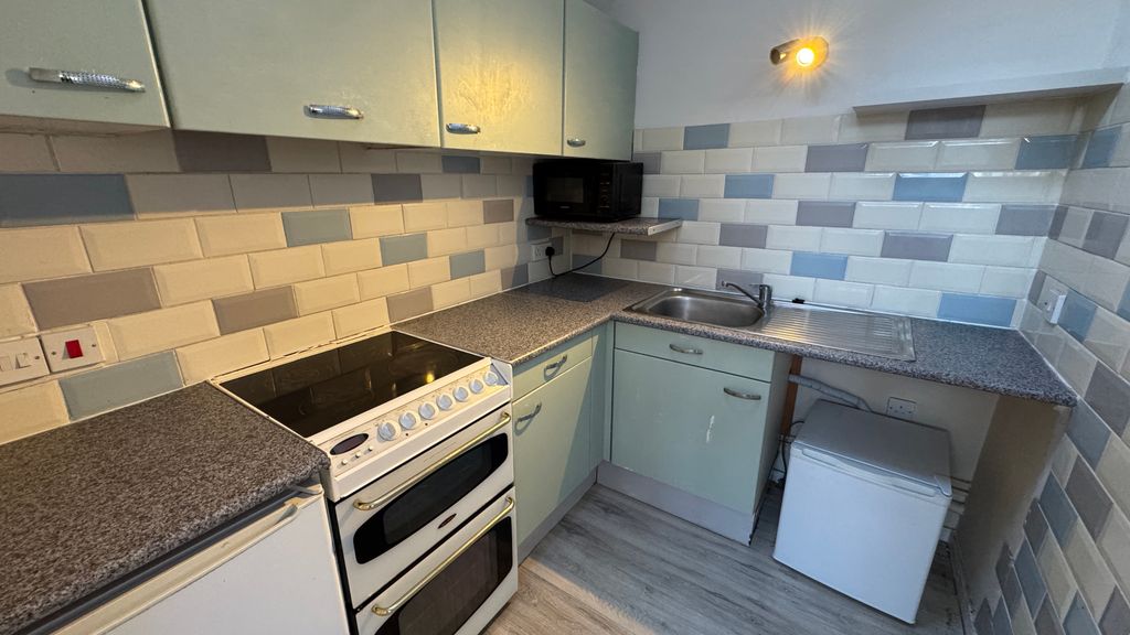 Property photo 2 of 6 Kitchen