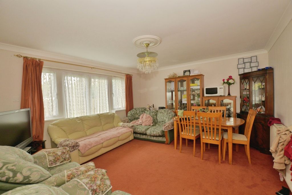 Property photo 2 of 17 Photo