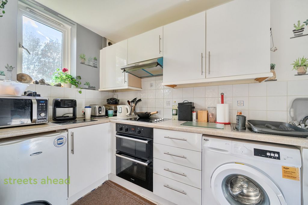 Property photo 3 of 19 5d7920Fb-01cd-41E...