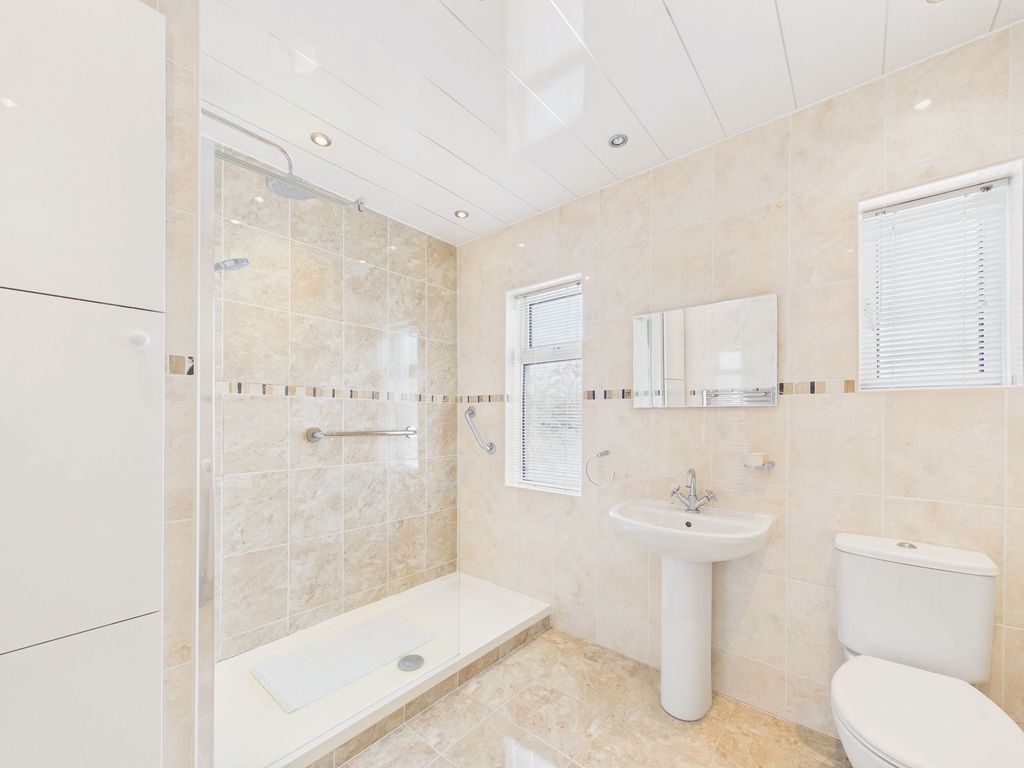 Property photo 3 of 12 Bathroom