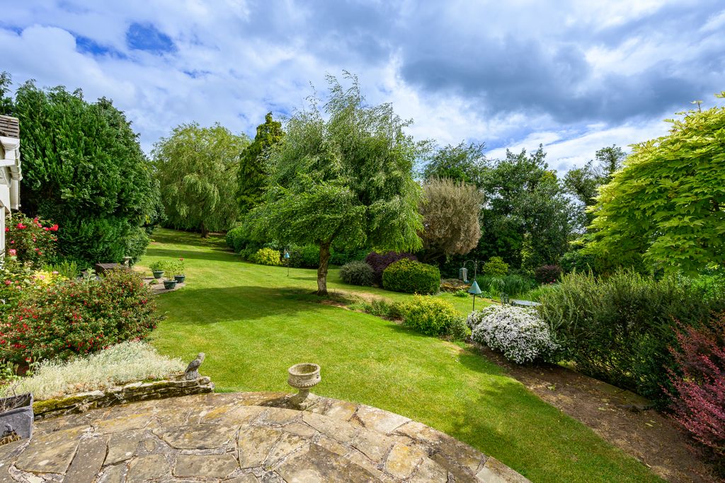 Property photo 2 of 25 Garden