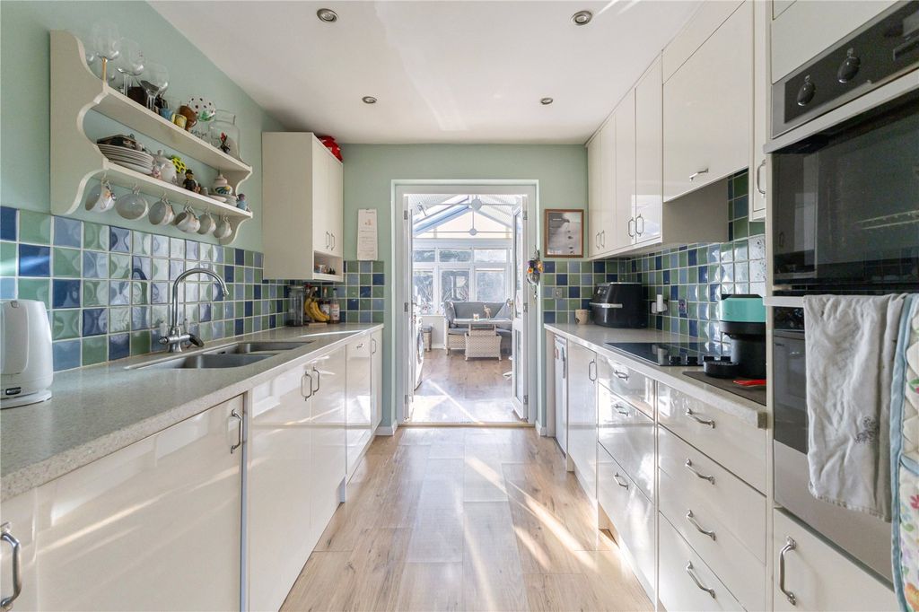 Property photo 3 of 12 Kitchen