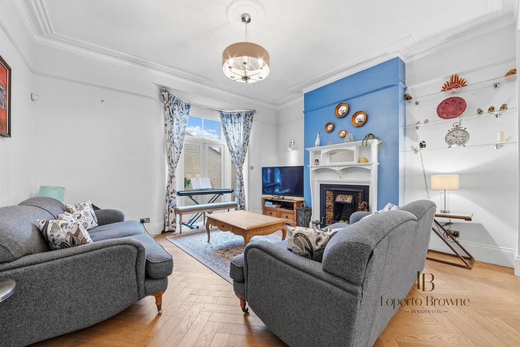 Property photo 3 of 32