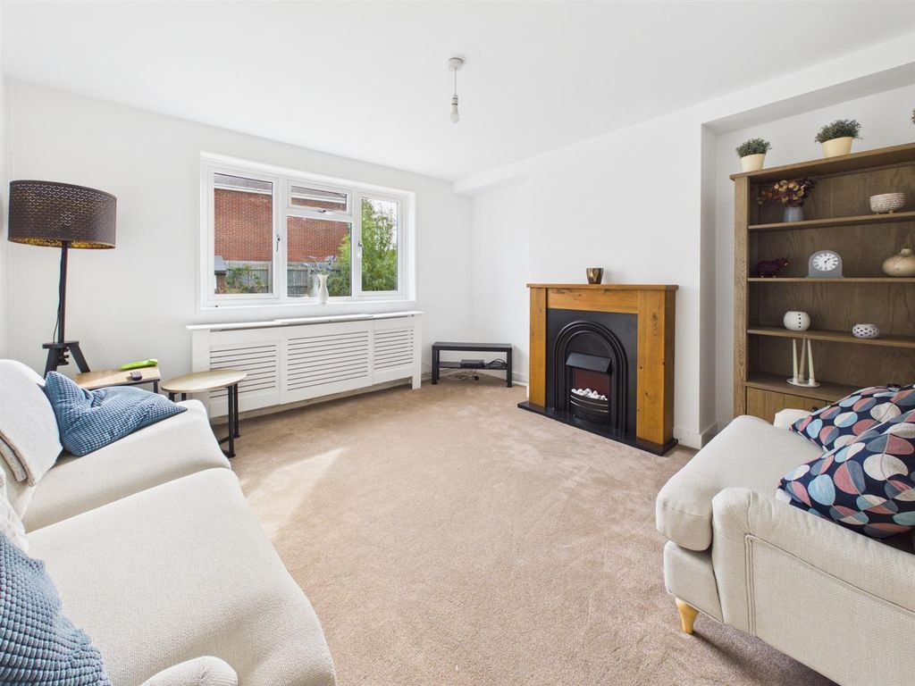 Property photo 3 of 17