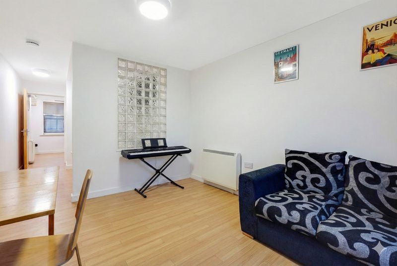 Property photo 3 of 7 Photo 8