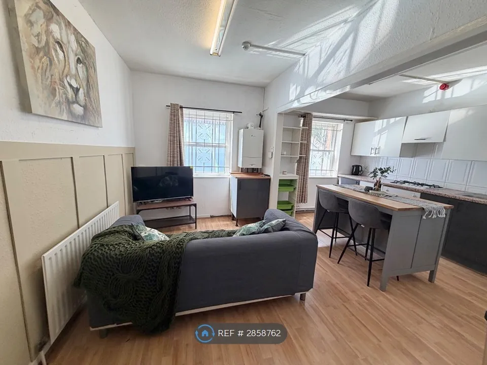 Apartment in Nottingham, Carrington - View 6