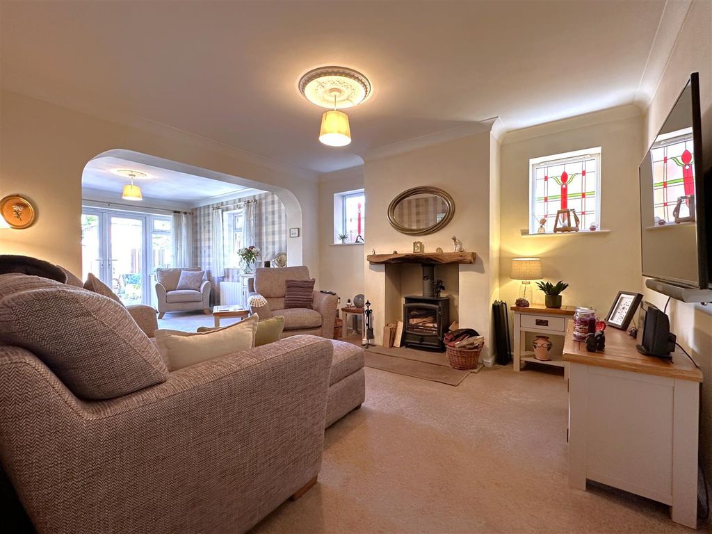 Property photo 2 of 25 Lovely Lounge 890