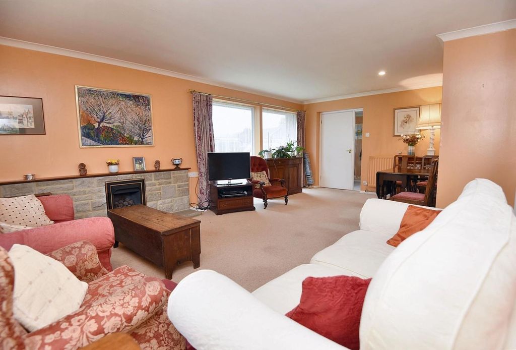 Property photo 2 of 11 Sitting/Dining Room