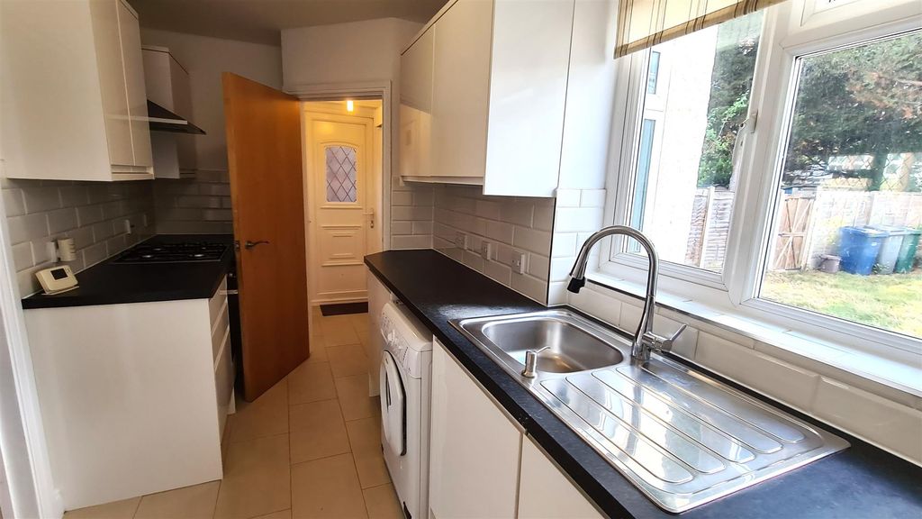 Property photo 3 of 23 Kitchen