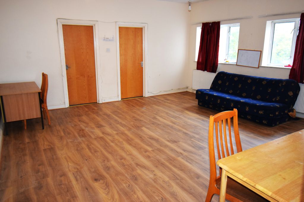 Property photo 2 of 5 Living Room
