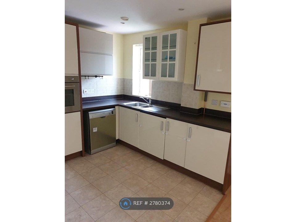 Property photo 3 of 12 Kitchen