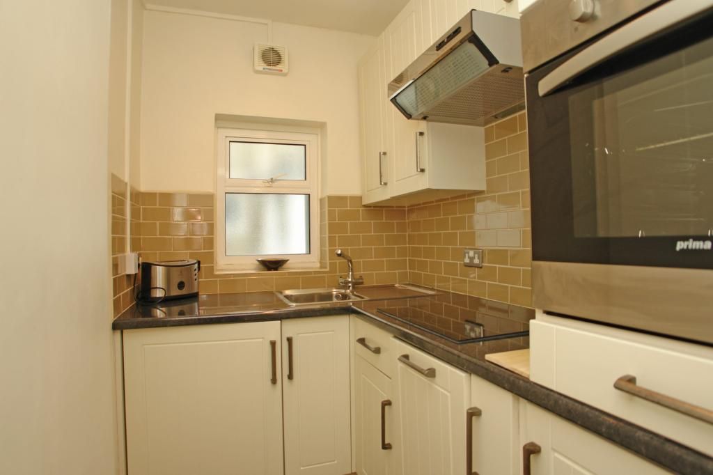 Property photo 3 of 7 Kitchen
