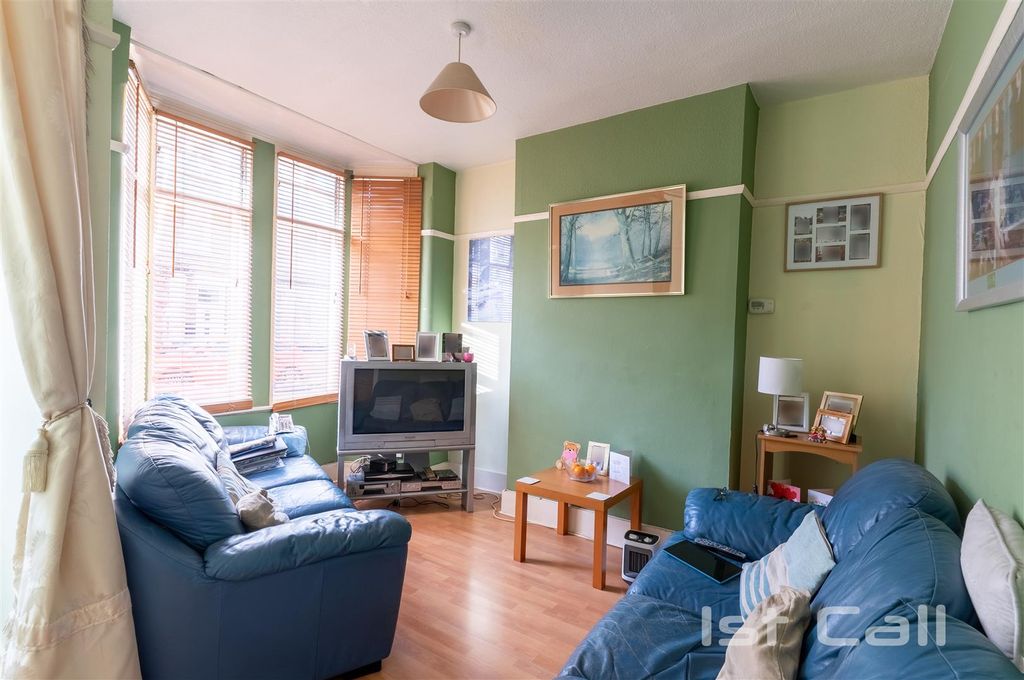 Property photo 2 of 11 Lounge.Jpg