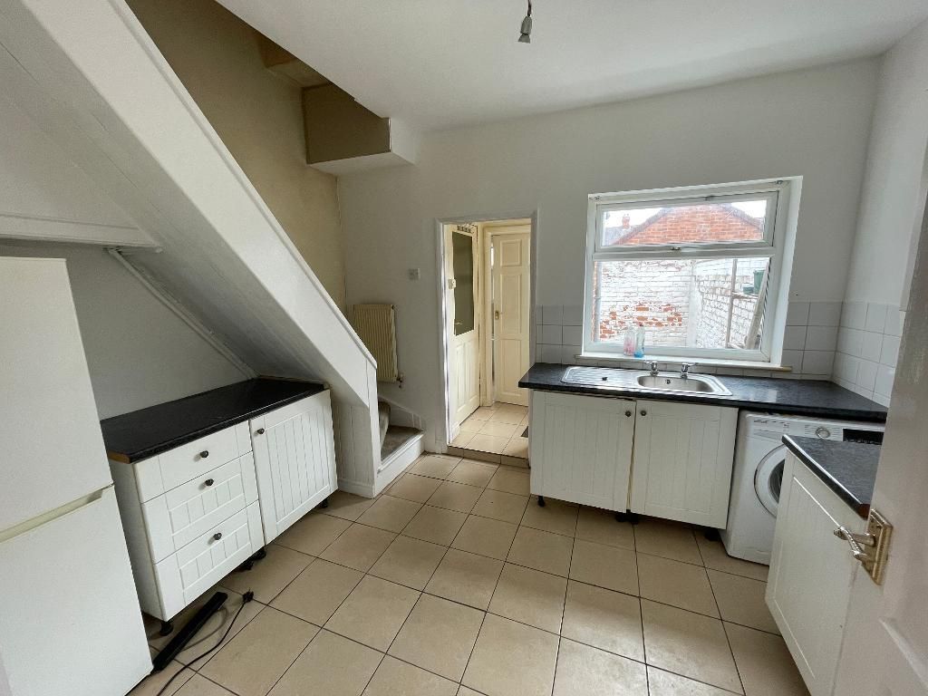 Property photo 2 of 7 Kitchen
