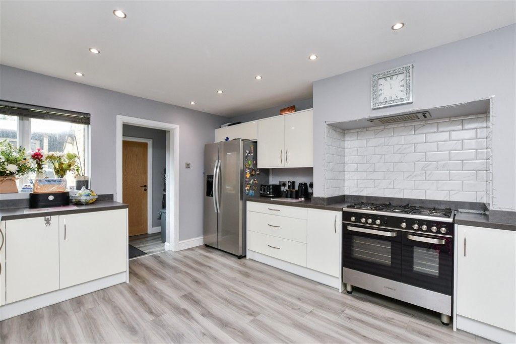 Property photo 3 of 18 Kitchen