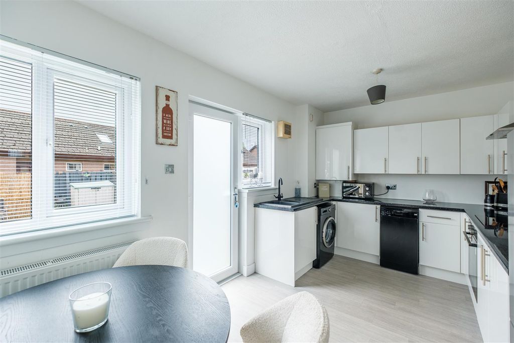 Property photo 2 of 17 Southend Court-17.Jpg