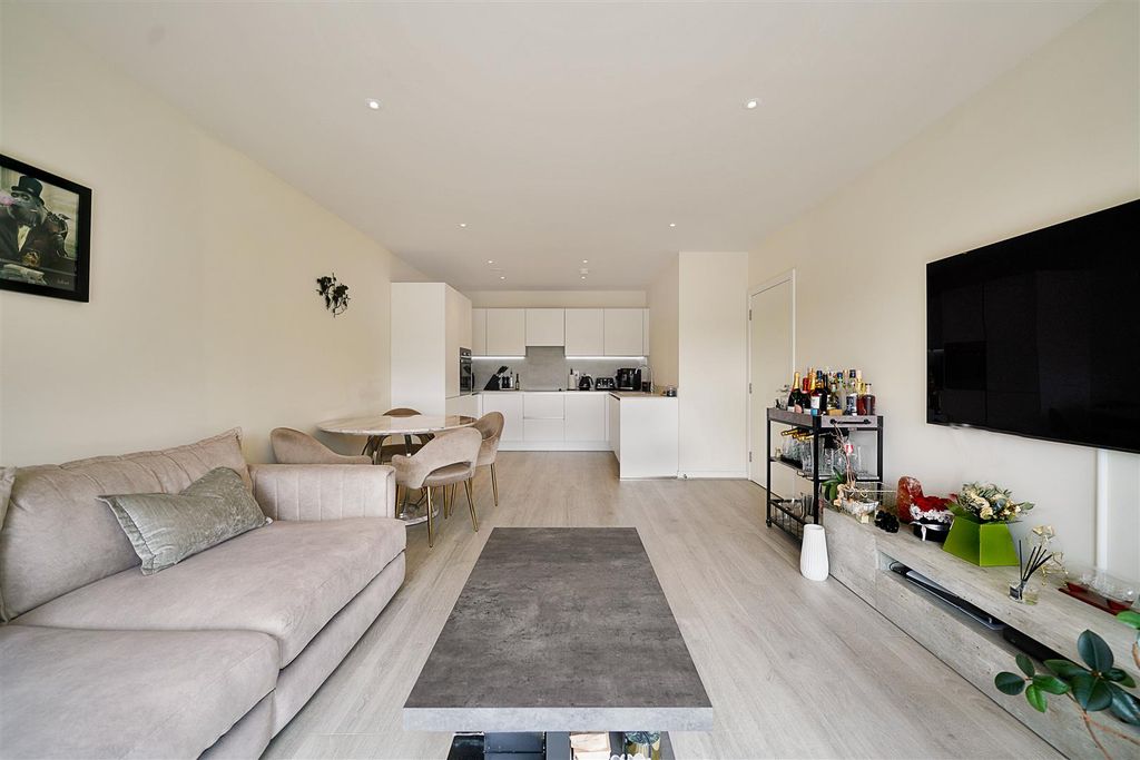Property photo 3 of 14 Flat 29, Foxglove Apartments - Di6Oi72Jk1X8Xabm4Ws