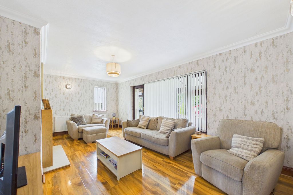 Property photo 3 of 27