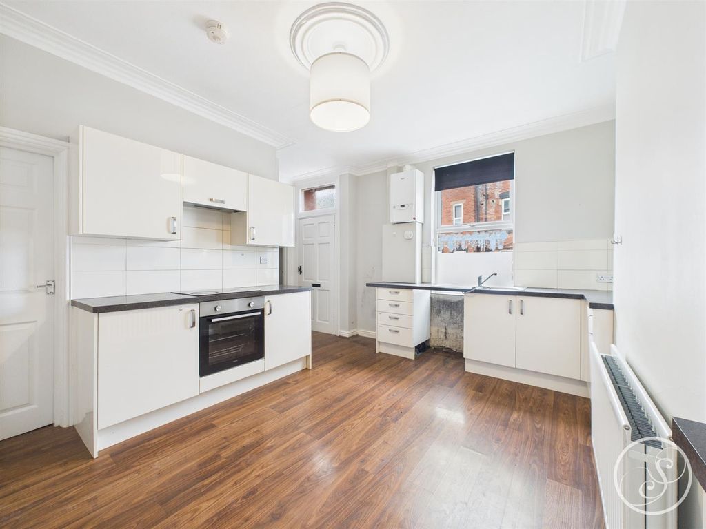 Property photo 2 of 12 Kitchen