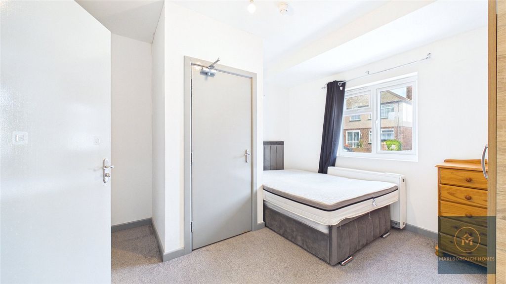 Property photo 2 of 14 Picture No. 15