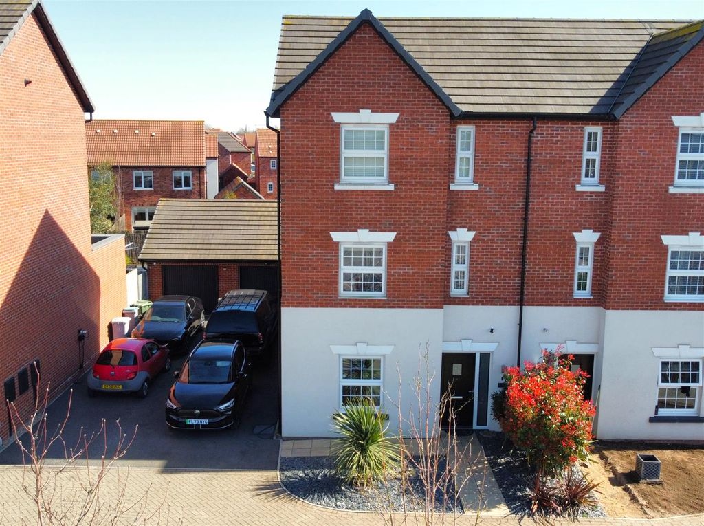 Property photo 1 of 23 Elevated Front Aspect 895