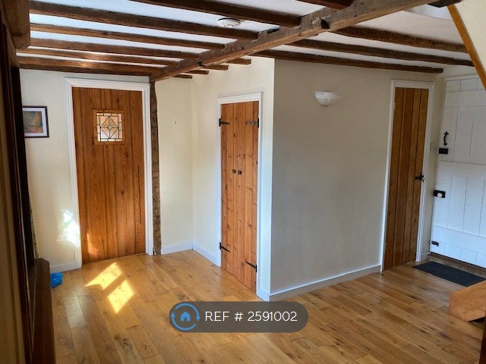 Property photo 3 of 10 Hall