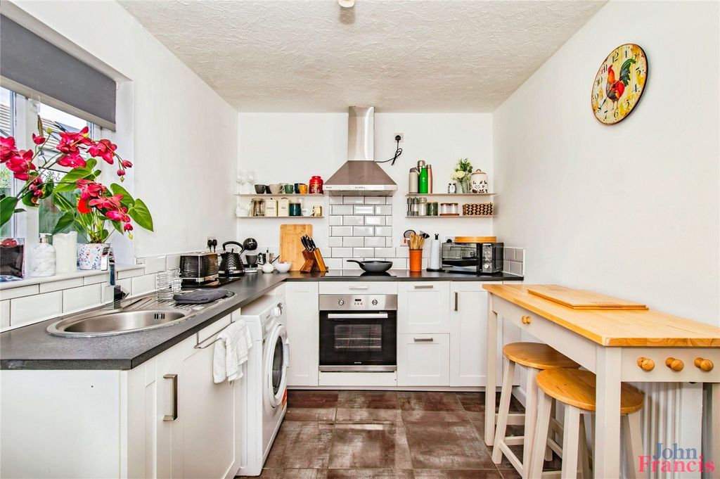 Property photo 2 of 17 Picture No. 30