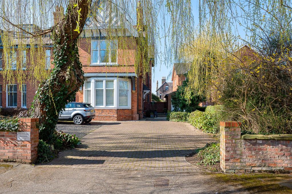 Property photo 1 of 13 External