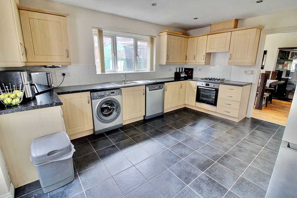 Property photo 2 of 23 6..