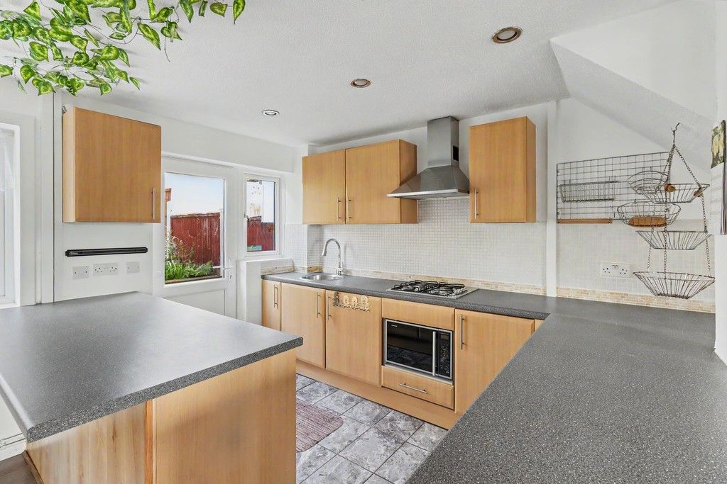 Property photo 2 of 17 Fitted Kitchen